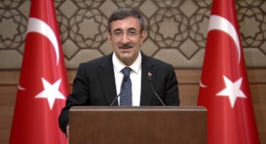 Cumhurbaşkanı Yardımcısı Yılmaz, yeni burs miktarını açıkladı