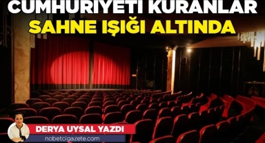 Cumhuriyeti kuranlar sahne ışığı altında