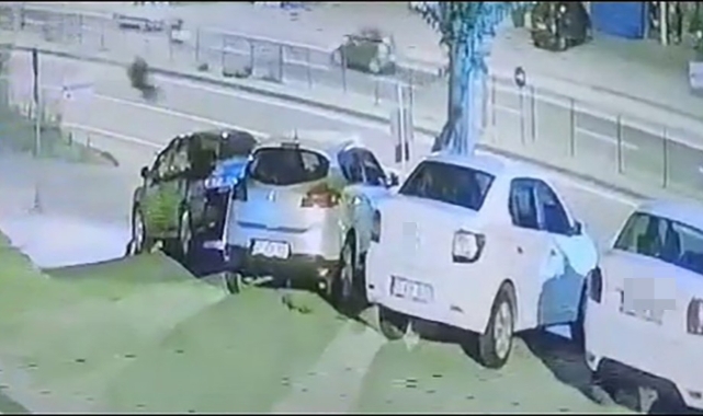 Dehşet anları kamerada, önce motosikletin ardından otomobilin altında kaldı