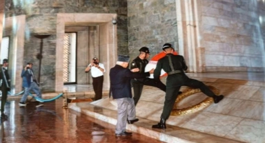 Deniz Astsubay Okulu’nun 1973 mezunları Atatürk’ün huzurunda