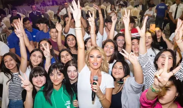 Dinçöz, Azerbaycanlı şehit çocukları için sahneye çıktı