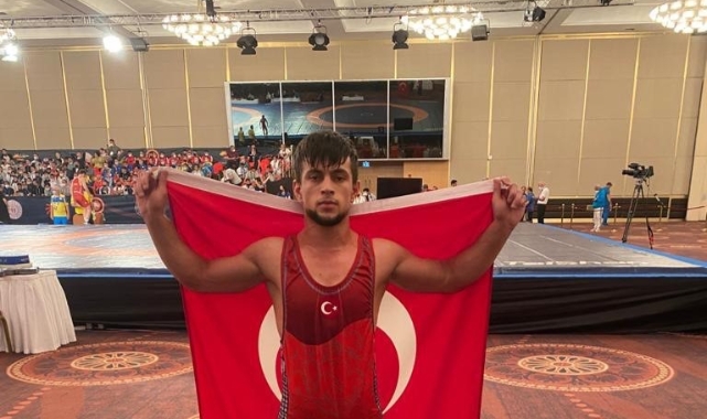 Dünya şampiyonuna ilk kutlama Yüce’den geldi