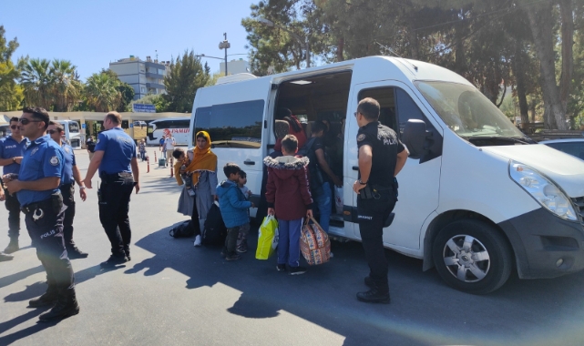 Düzensiz göçmenlerin cevabı polisi bile şaşırttı