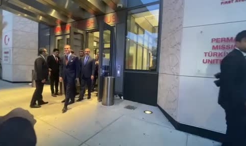 Erdoğan, Türkevi çıkışında vatandaşlarla sohbet etti