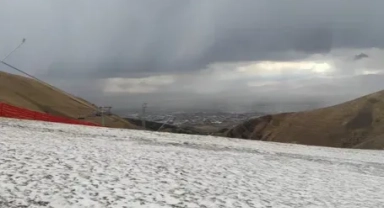 Erzurum'a mevsimin ilk karı yağdı!
