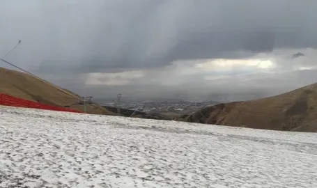 Erzurum'a mevsimin ilk karı yağdı!