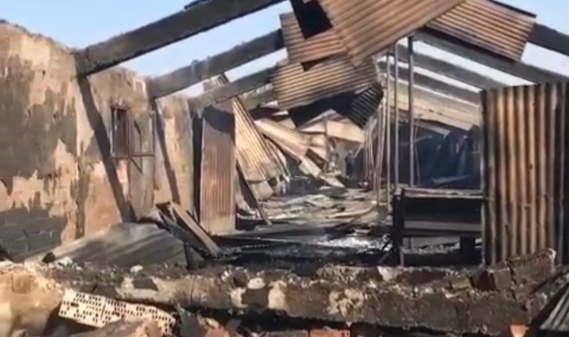 Eski Belediye Başkanına ait ahır yandı