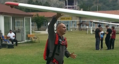 Eskişehir'de yelkenkanatlar çarpıştı: 1 pilot öldü, 1 pilot yaralı
