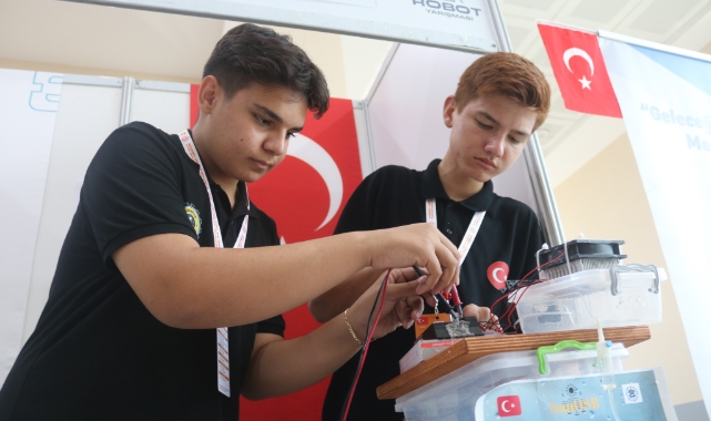 Eskişehirli liseliler Bursa'da güneşle su üretti