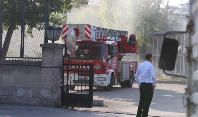 Fabrika hurdalığında korkutan yangın