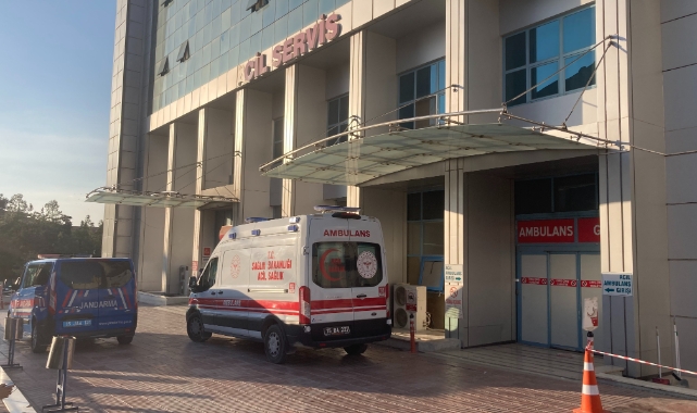 Fabrikanın çatısından düşen işçi ağır yaralandı