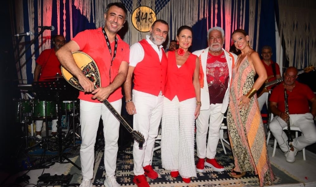 Fedon ve orkestrası kırmızı beyaz
