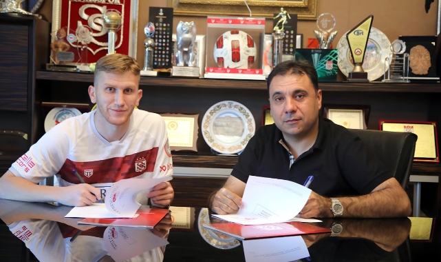 Fenerbahçe, Burak Kapacak'ı Sivasspor'a kiraladı