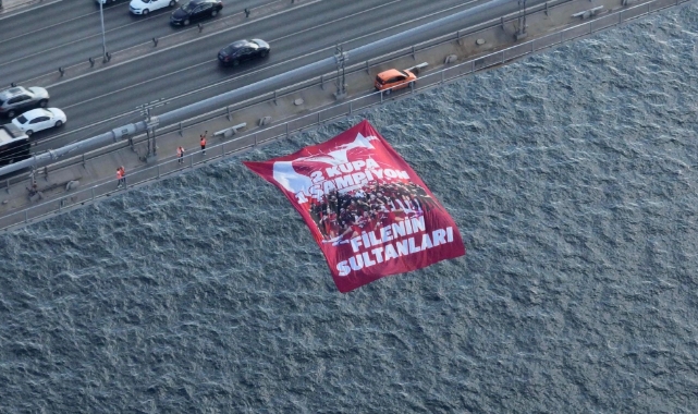 Filenin Sultanları'nın bayrağı, Boğaz'da dalgalandı
