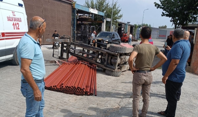 Forklift devrildi: İşçi kazayı ucuz atlattı
