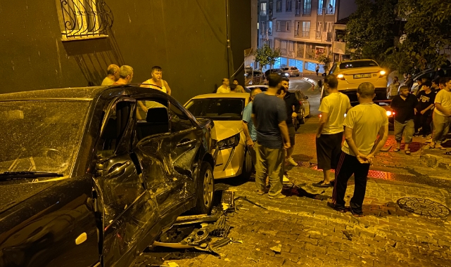 Freni patlayan taksi 3 araca çarptı