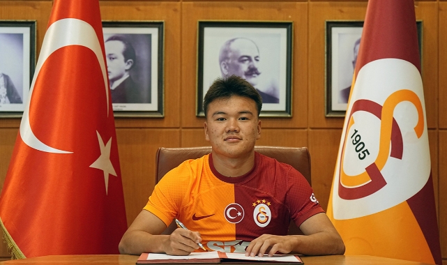 Galatasaray genç oyuncusuyla sözleşme imzaladı