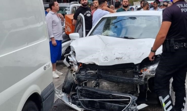 Gebze’de 4 araç birbirine girdi: 3 yaralı
