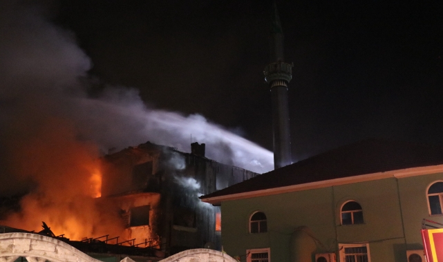Geceyi aydınlatan yangın