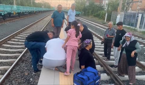 Hareket eden trenden atlayan kadın yaralandı