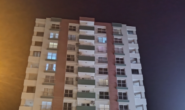 Hırsızlar yangın merdivenini kullanıp daireye girdi