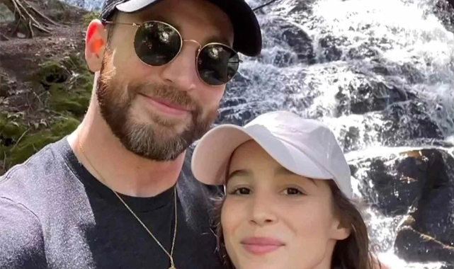"İlk Yenilmez" Chris Evans ile Alba Baptista dünyaevinde