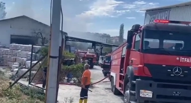 İnşaat malzeme deposunda yangın