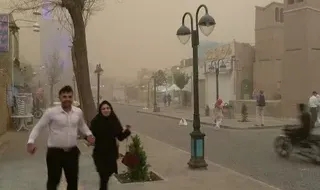 İran'da kum fırtınası: 2 bin 107 kişi hastanelik oldu