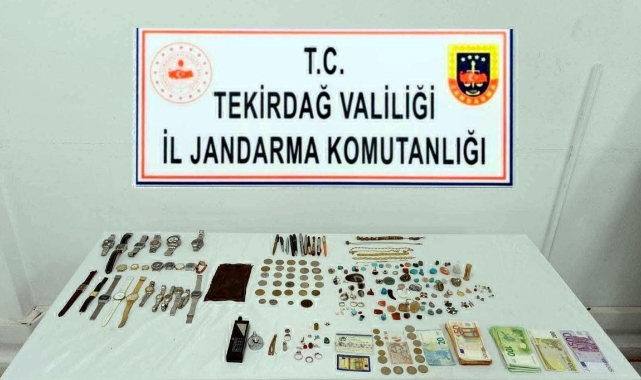 İranlı kaçağın çantasında saat ve objeler ele geçirildi
