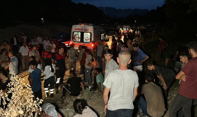 İşçilerini taşıyan traktör şarampole yuvarlandı: 13 yaralı