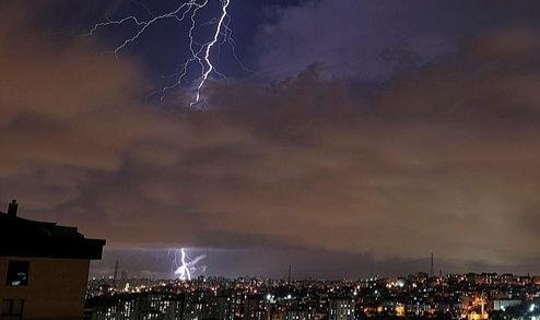 İstanbul Havalimanı'na yıldırım düştü!