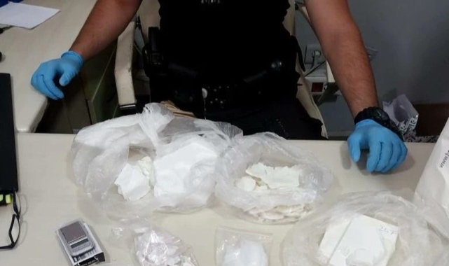 İzmir'de 1,5 kilo uyuşturucu ele geçirildi