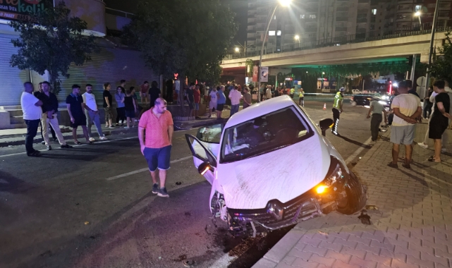 Kaldırımdaki yayaya çarparak ağır yaraladı; vatandaşlar darbetti