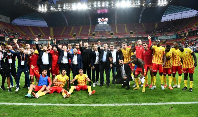 Kapalı Kale Baki Ersoy'u Bağrına Bastı