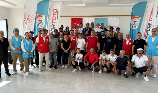 Karaman Atıcılık Takımı Konya'dan madalyalarla döndü