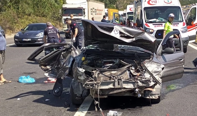 Karşı şeride geçen otomobilde 1'i çocuk 4 kişi yaralandı