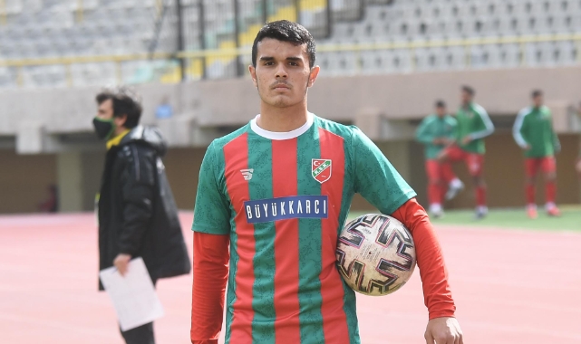 Karşıyaka'da gençlerin gözü formada