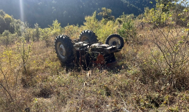 Kastamonu'da traktör devrildi: 1'i ağır 2 yaralı