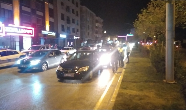 Kazadan yara almadan kurtulan sürücüyü bıçakladılar