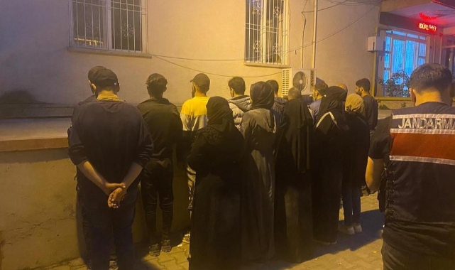 Kilis’te 16 kaçak göçmen yakalandı