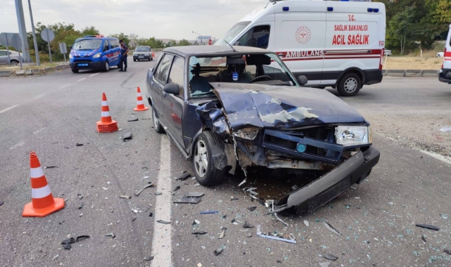 Kırıkkale'de iki otomobil çarpıştı: 3 yaralı
