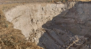 Konya'da 40 metre derinliğinde obruk oluştu