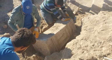 Konya'daki antik kentte 1800 yıllık sunak bulundu