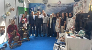 Kulalı kadınların ürettiği el dikimi toplar görücüye çıktı