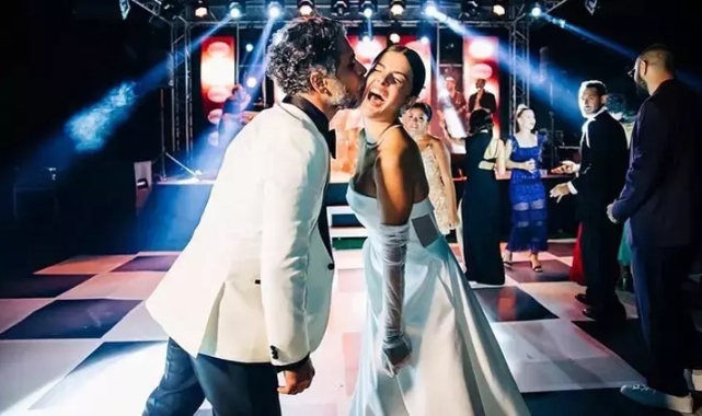 Kurt çiftinden birinci evlilik yıl dönümü kutlaması