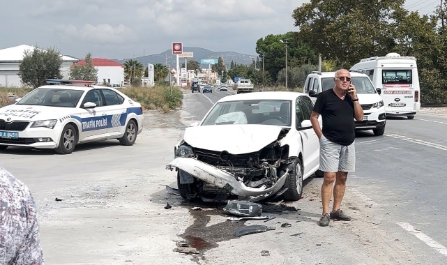 Otomobil minibüse arkadan çarptı: 6 yaralı