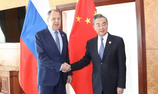 Lavrov, Çin Dışişleri Bakanı Wang ile bir araya geldi