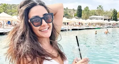 Melek Mosso'nun tatil keyfi