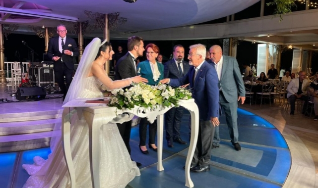 Meral Akşener Bursa'da düğüne katıldı