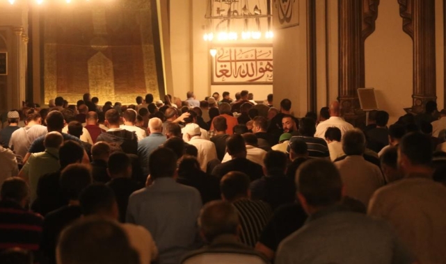 Mevlid Kandili'nde Bursalılar Ulu Cami'ye akın etti